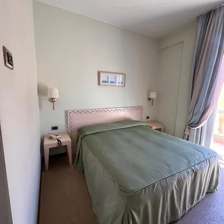 ホテル Ludovico Ariosto 3*