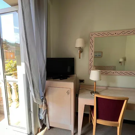 ホテル Ludovico Ariosto 3*