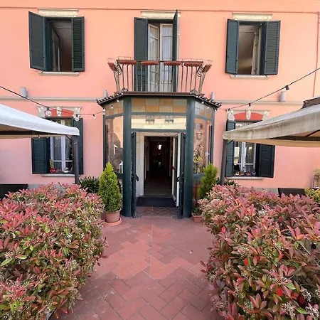 Ludovico Ariosto ホテル カステルヌオーヴォ・ディ・ガルファニャーナ