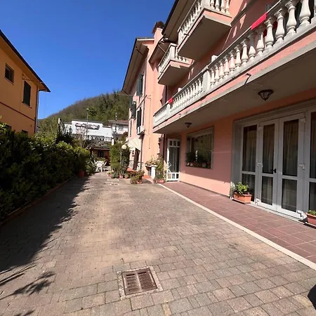 ホテル Ludovico Ariosto カステルヌオーヴォ・ディ・ガルファニャーナ